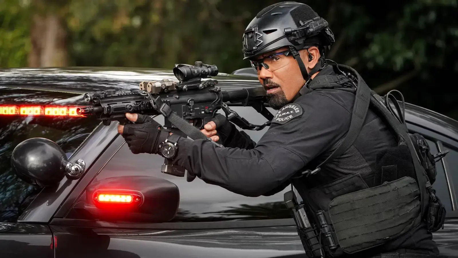 „S.W.A.T.“ се завръща: Shemar Moore отново е Hondo в новия „S.W.A.T. Exiles“